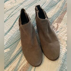 Vince Camuto gray Leather Detailed short boots NWOT size 8